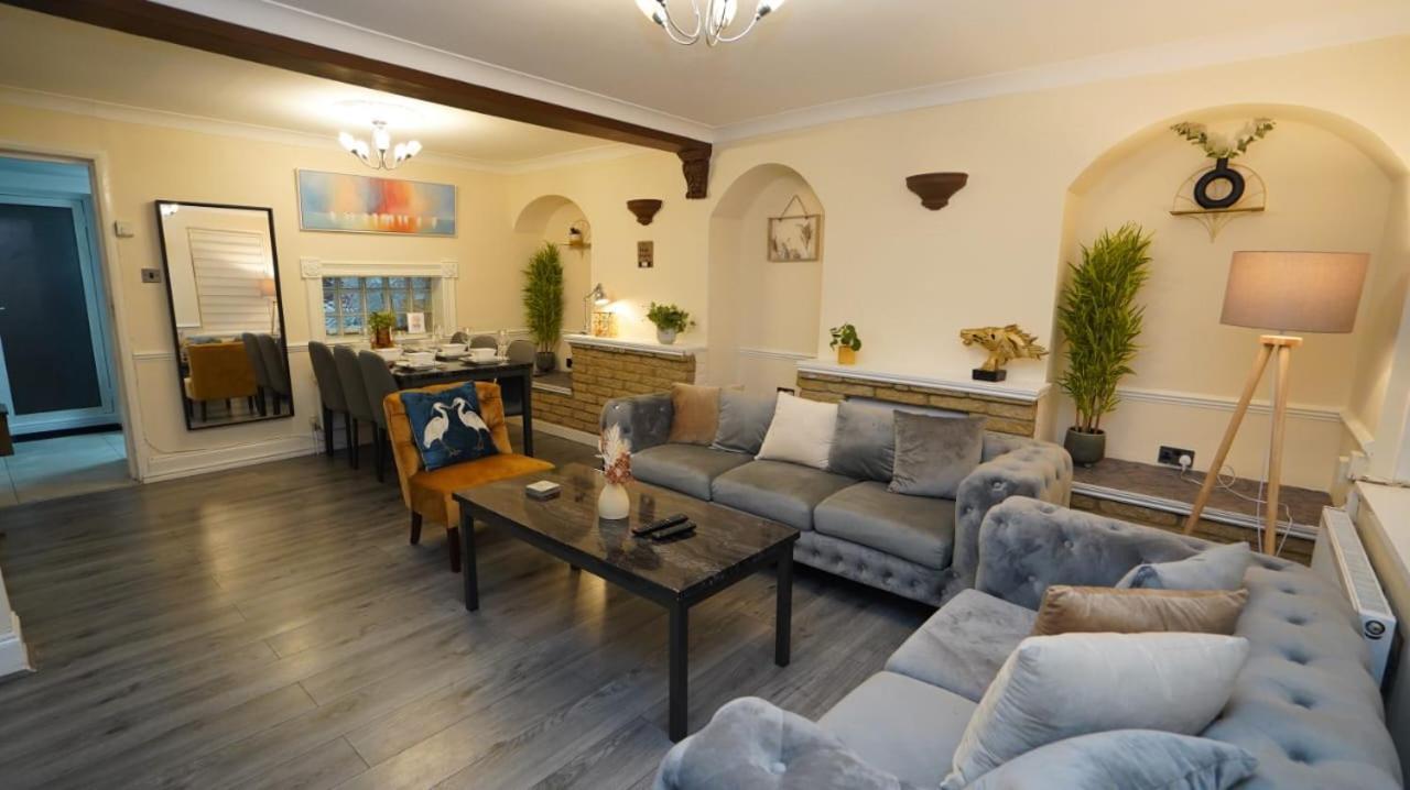 Corporate Canary Wharf Free Parking Holiday home